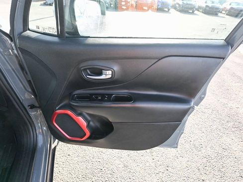 Used 2015 Jeep Renegade Trailhawk image 23