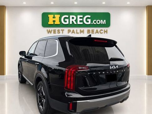 Used 2025 Kia Telluride S FWD image 2