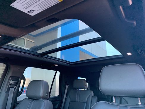 Used 2022 Chevrolet Tahoe RST w/ Luxury Package image 26