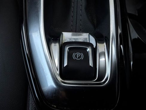 Used 2025 Chevrolet Trax LT FWD image 20