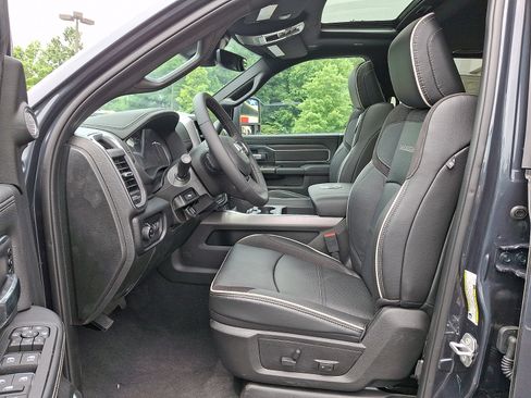 New 2026 RAM 2500 Laramie AWD/4WD image 9