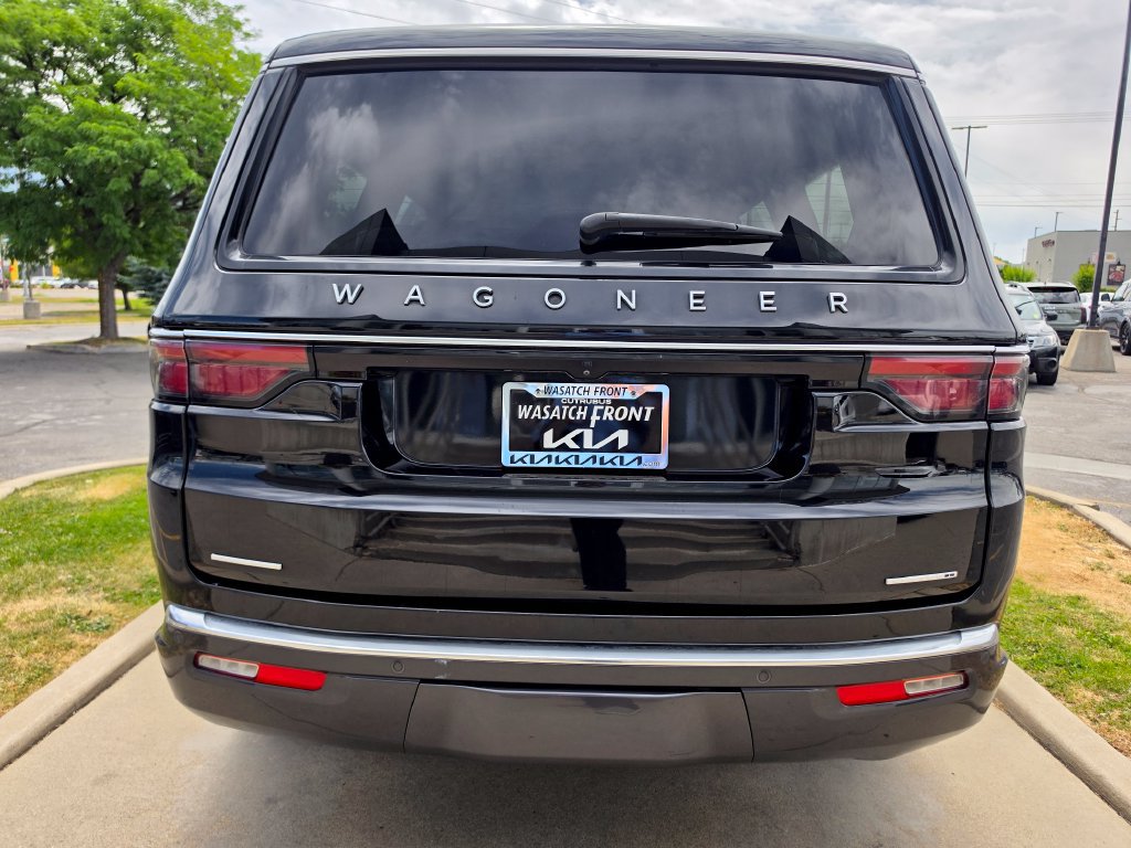 Used 2022 Jeep Wagoneer Series I AWD/4WD image 6