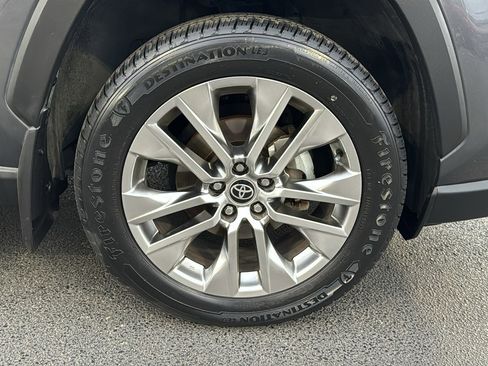 Used 2021 Toyota RAV4 XLE Premium image 10