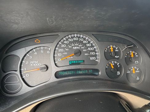 Used 2004 GMC Sierra 1500 SLE w/ Safe And Sound Package AWD/4WD image 16