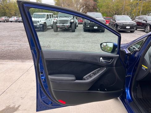 Used 2018 Kia Forte S FWD image 19