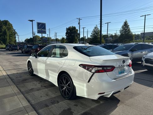 Used 2023 Toyota Camry SE w/ Convenience Package FWD image 5