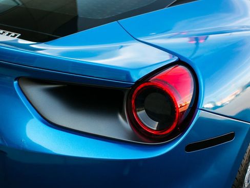Used 2019 Ferrari 488 GTB RWD image 13