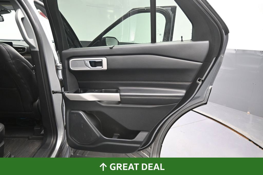 Used 2022 Ford Explorer Limited w/ Equipment Group 301A AWD/4WD image 23