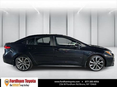 Certified 2022 Toyota Corolla SE FWD image 2