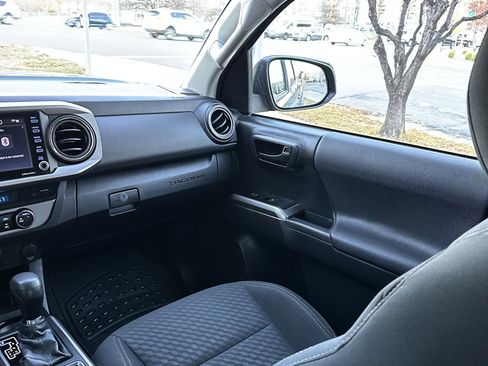 Used 2022 Toyota Tacoma SR5 w/ Trail Edition image 36