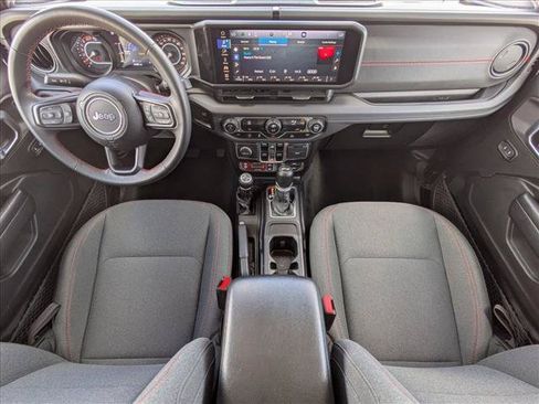 Used 2024 Jeep Wrangler Unlimited Rubicon AWD/4WD image 16