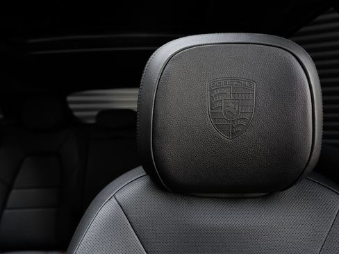 Certified 2025 Porsche Cayenne AWD/4WD image 15