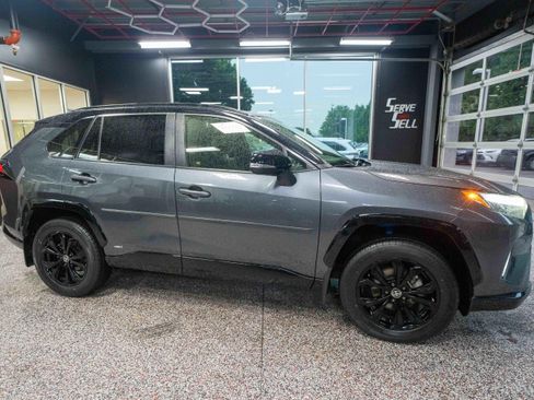 Used 2022 Toyota RAV4 XSE AWD/4WD image 5