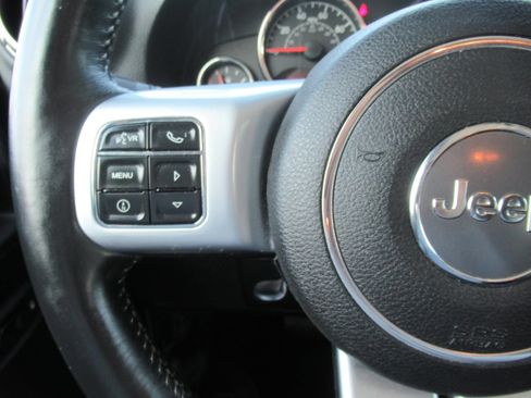 Used 2016 Jeep Wrangler Unlimited Rubicon AWD/4WD image 24