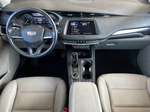Used 2022 Cadillac XT4 Luxury w/ Cold Weather Package FWD image 16