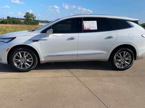 Used 2023 Buick Enclave Premium w/ Experience Buick Package FWD image 6