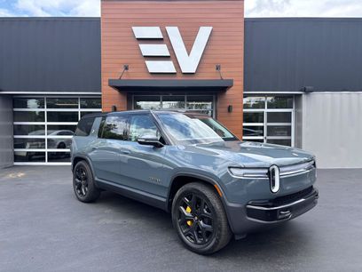 Used 2025 Rivian R1S Premium