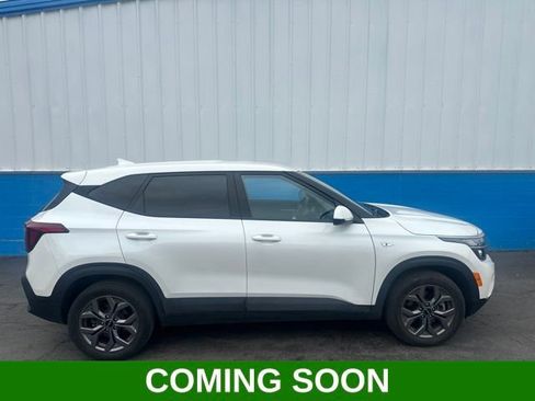 Used 2024 Kia Seltos LX AWD/4WD image 1