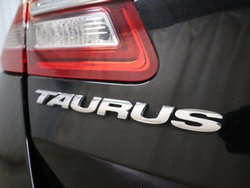 Used 2017 Ford Taurus Limited image 22