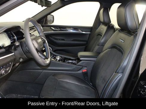 Used 2022 Jeep Grand Cherokee Trailhawk w/ Advanced Protech Group II AWD/4WD image 11
