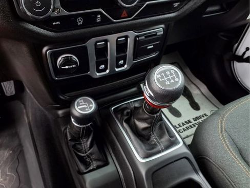 Used 2026 Jeep Wrangler Sport AWD/4WD image 18