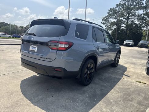 New 2026 Honda Pilot Black Edition image 4