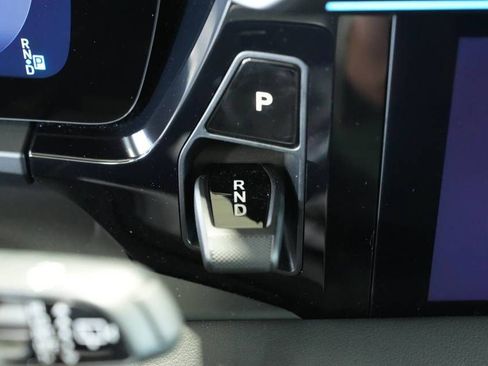 Certified 2025 Porsche Macan 4S Electric AWD/4WD image 17