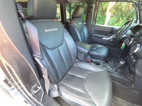 Used 2017 Jeep Wrangler Unlimited Sahara w/ Dual Top Group AWD/4WD image 24