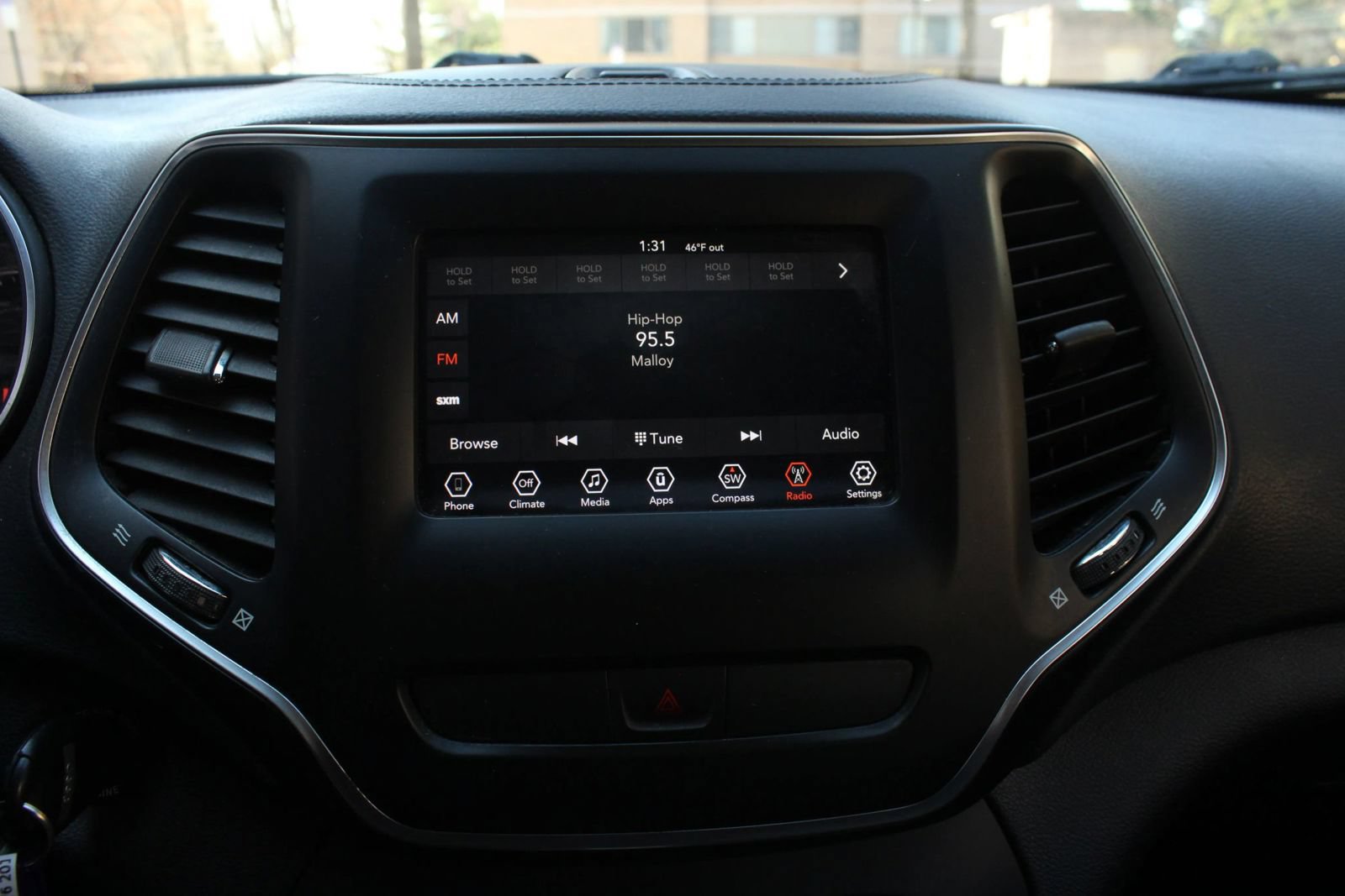Used 2020 Jeep Cherokee Latitude FWD image 32
