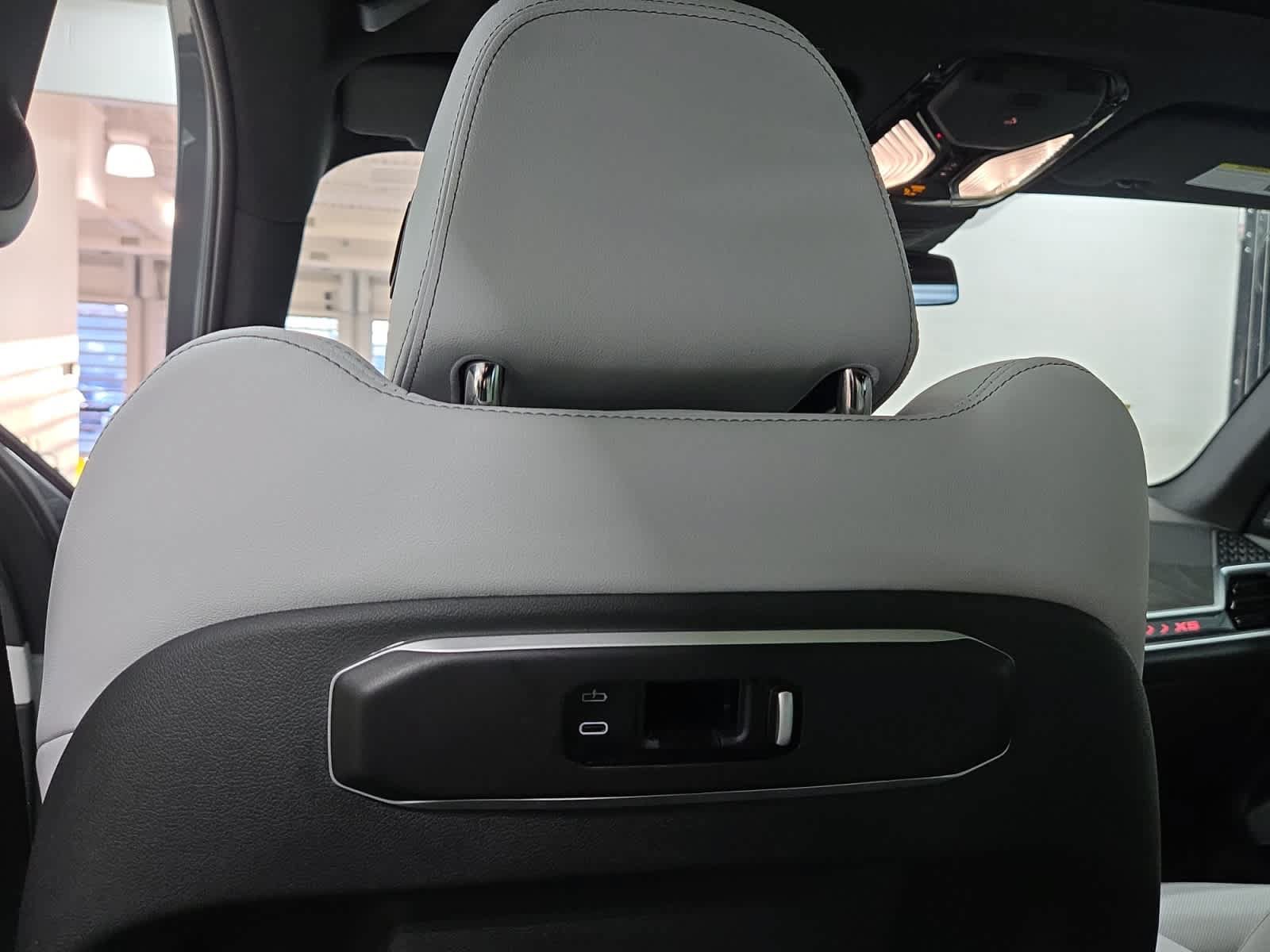 Used 2026 BMW X5 xDrive40i AWD/4WD image 36