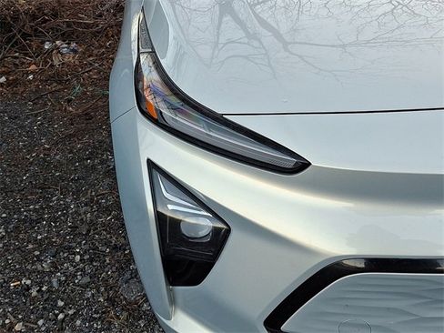 Used 2022 Chevrolet Bolt EUV Premier w/ Sun & Sound Package image 7