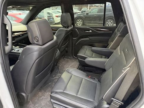 Used 2023 Cadillac Escalade Premium Luxury image 7