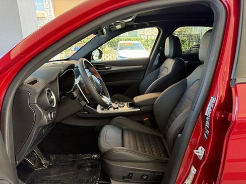 New 2025 Alfa Romeo Stelvio Sprint image 9