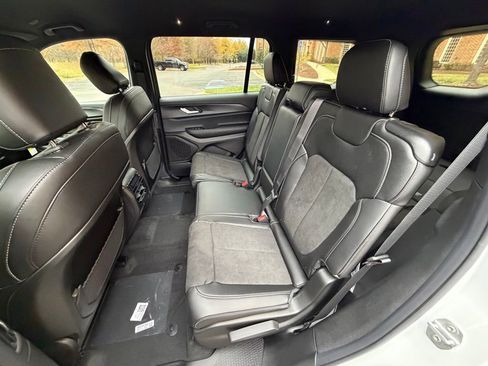 New 2025 Jeep Grand Cherokee L Laredo image 11