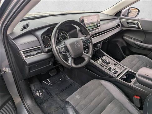 Used 2024 Mitsubishi Outlander SE image 9
