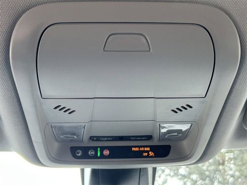 Used 2025 Chevrolet Blazer LT image 16