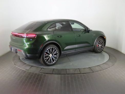 Certified 2025 Porsche Macan 4S Electric AWD/4WD image 7