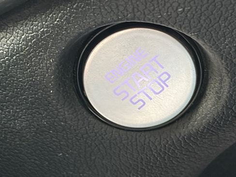 Certified 2025 Kia Sorento LX FWD image 31