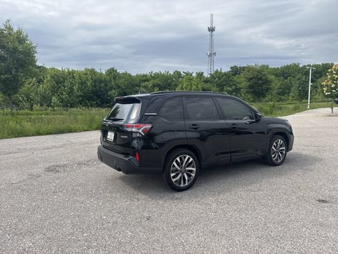Certified 2025 Subaru Forester Touring AWD/4WD image 7