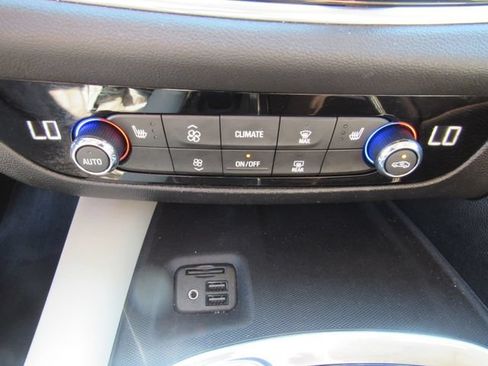 Used 2020 Buick Enclave Essence w/ Sound and Sites Package AWD/4WD image 18