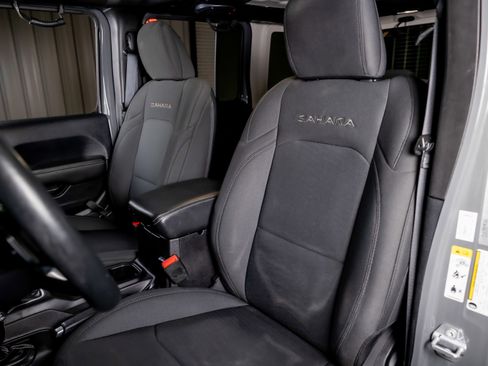 Used 2019 Jeep Wrangler Unlimited Sahara image 4