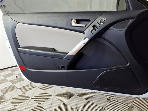 Used 2015 Hyundai Genesis 3.8 image 14