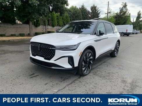 New 2026 Lincoln Nautilus Reserve w/ Jet Appearance Package AWD/4WD image 1