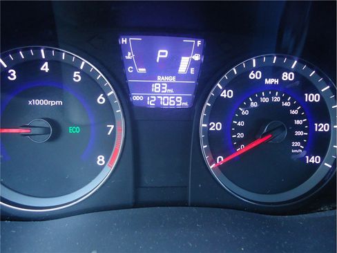 Used 2013 Hyundai Accent SE FWD image 25