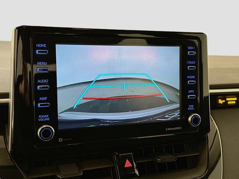 Used 2021 Toyota Corolla LE image 23