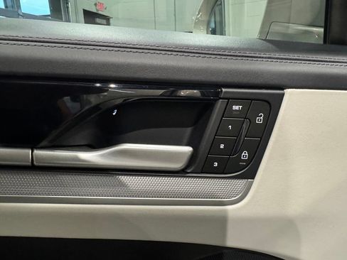 Used 2025 Porsche Cayenne Coupe AWD/4WD image 14