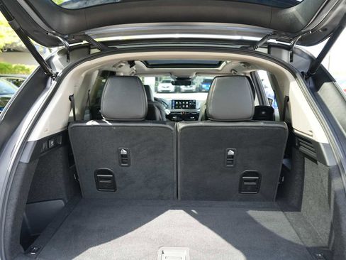 Certified 2025 Acura MDX SH-AWD image 39