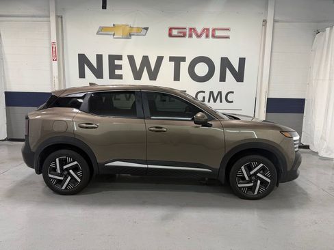 Used 2025 Nissan Kicks SV FWD image 21