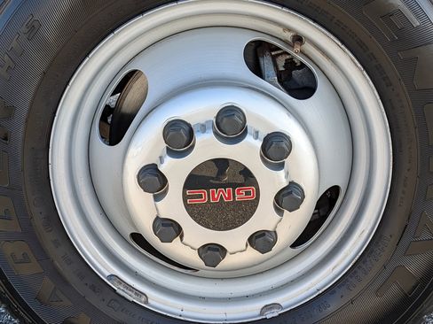 Used 2022 GMC Savana 3500 w/ Power Convenience Package image 40