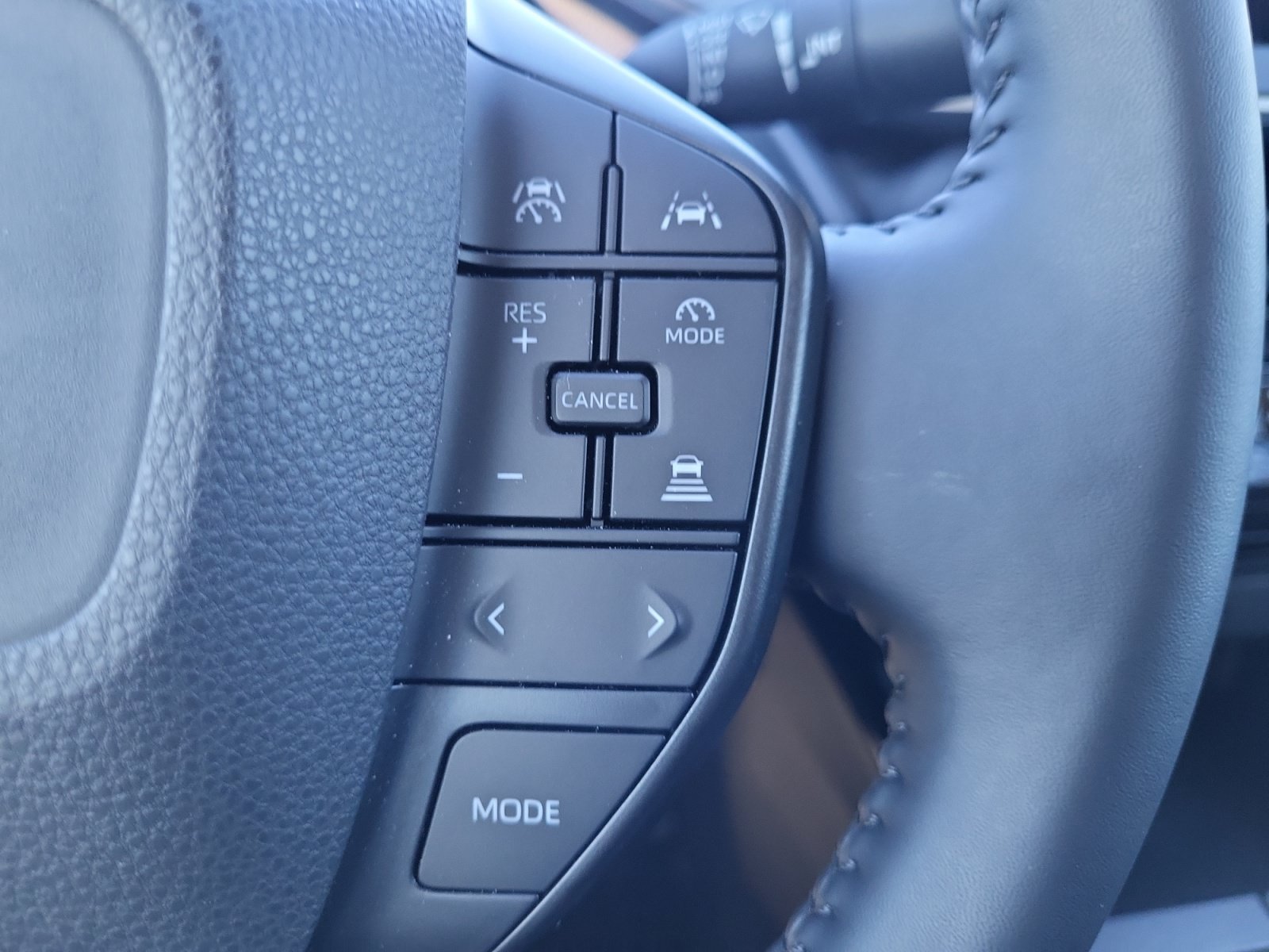 Used 2025 Toyota Prius LE FWD image 20